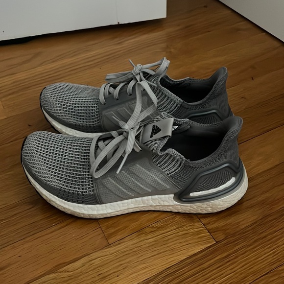 ADIDAS ULTRABOOST’S - Picture 1 of 4